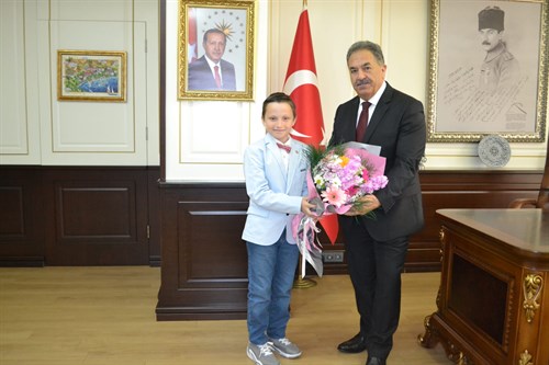 Kaymakam Mustafa GÜLER, 23 Nisan Ulusal Egemenlik ve Çocuk Bayramı Dolayısıyla Makamını Devretti